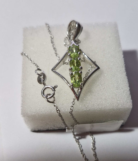 Bright Sterling Silver Peridot 18in Necklace