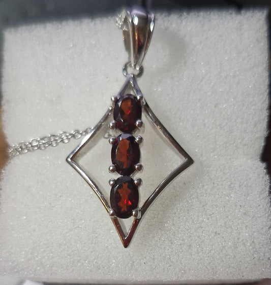 Delightful Sterling Silver 1.35 CTW Garnet Designer Necklace